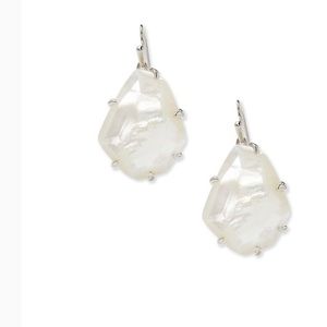KENDRA SCOTT NWT Rosenell Mother-of-Pearl Ivory earrings.